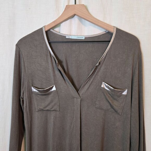 Maurices long-sleeve t-shirt womens Medium taupe v-neck pocket - Picture 6 of 8